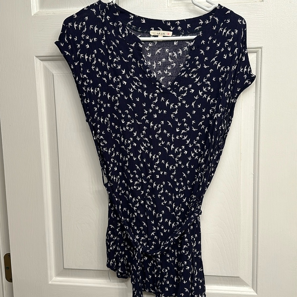 Short sleeve medium maternity shirt with tie in the front